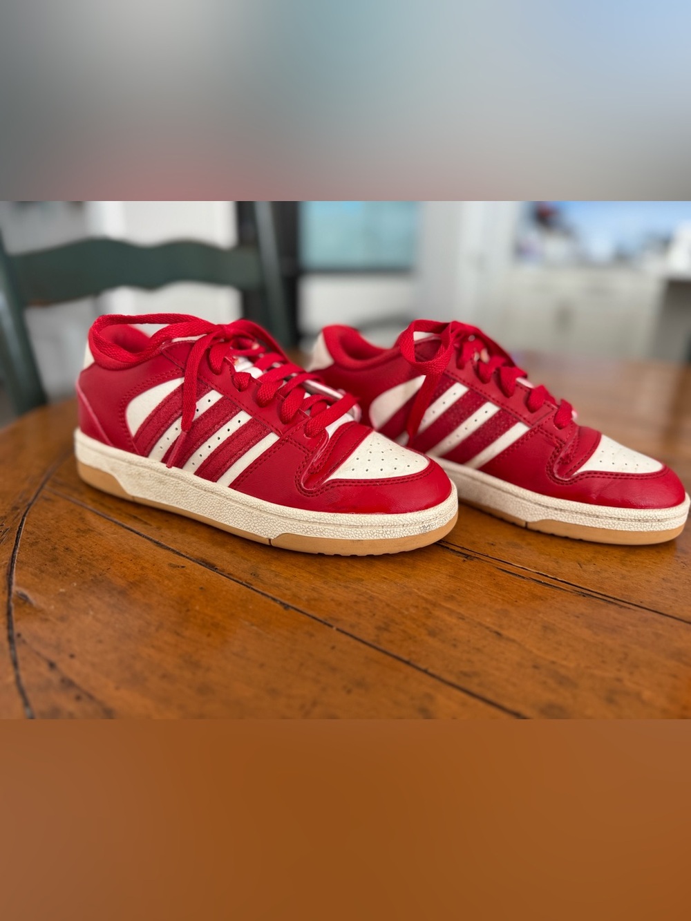 adidas kids Turnaround Basketball Shoe size 3.5